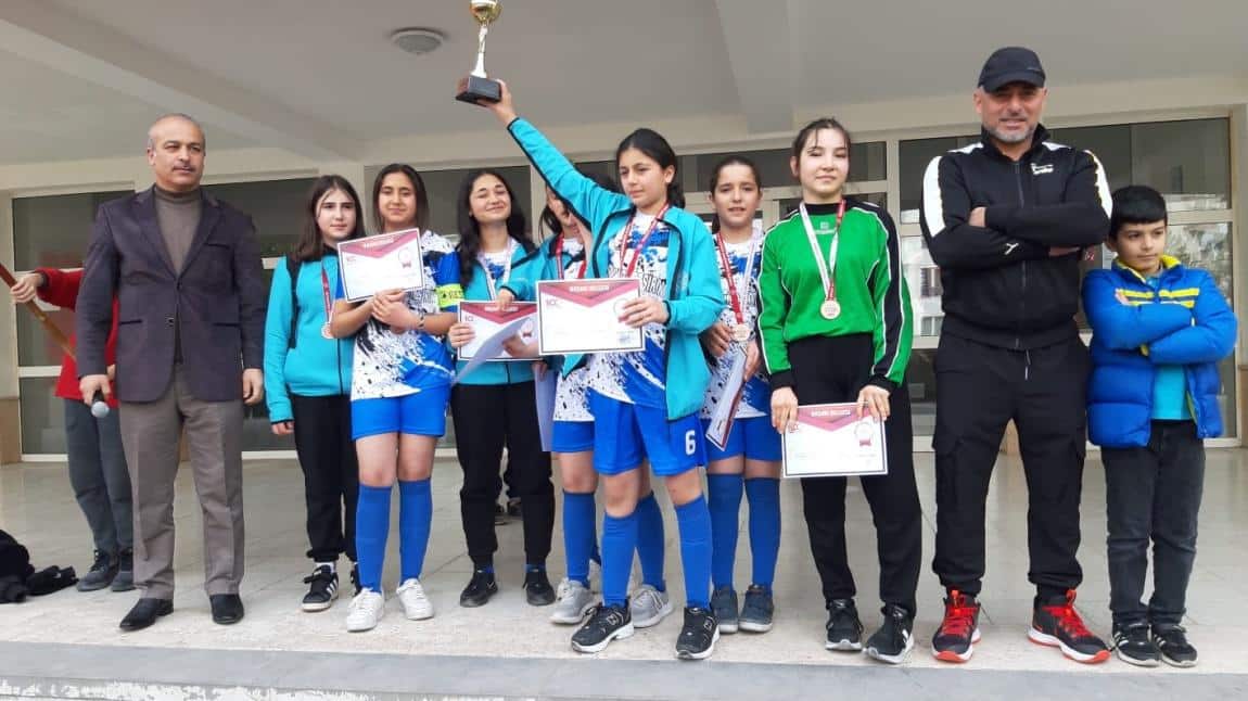 Bir Ödül De Kız Futsal Takımımızdan